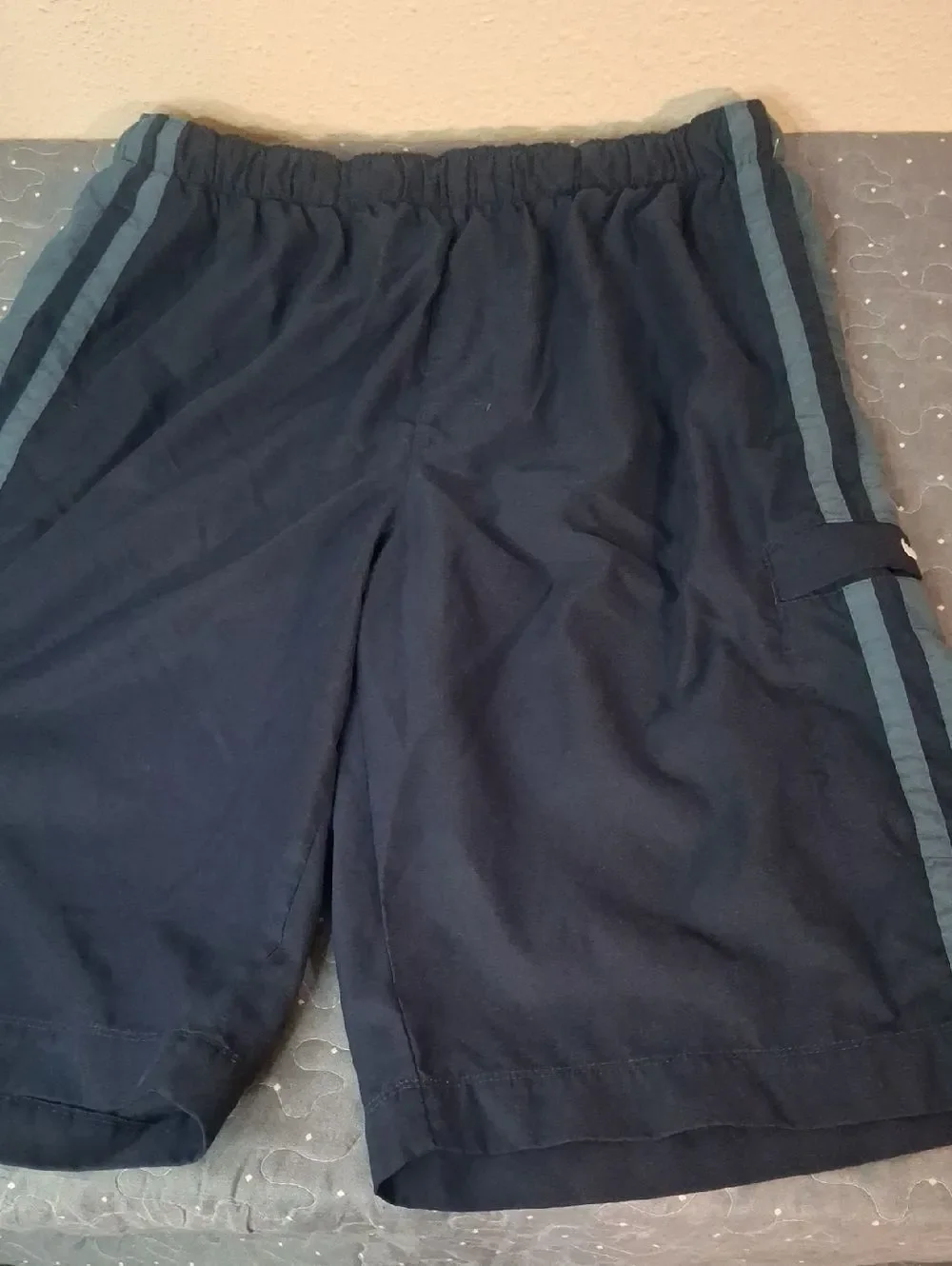 Nike Men's Navy Athletic Shorts with Side Stripes size medium